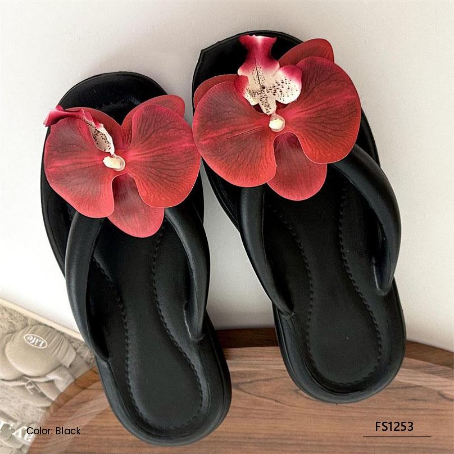 Feather Retreat Women’s Slippers